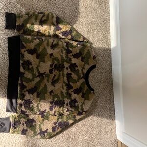 Here is a army fatigue sweatshirt size women’s large